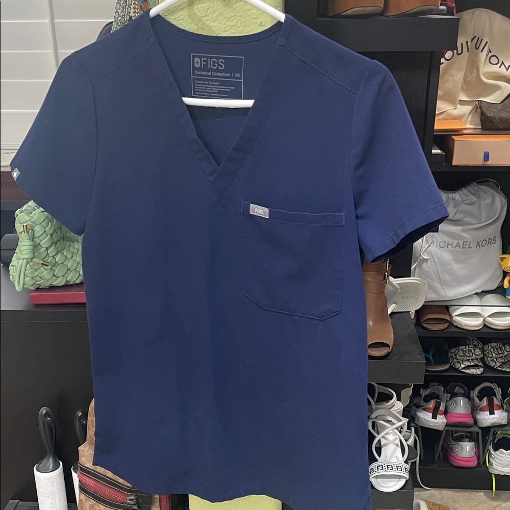 Figs women’s Deep Blue Caterina one pocket Short Sleeve Top